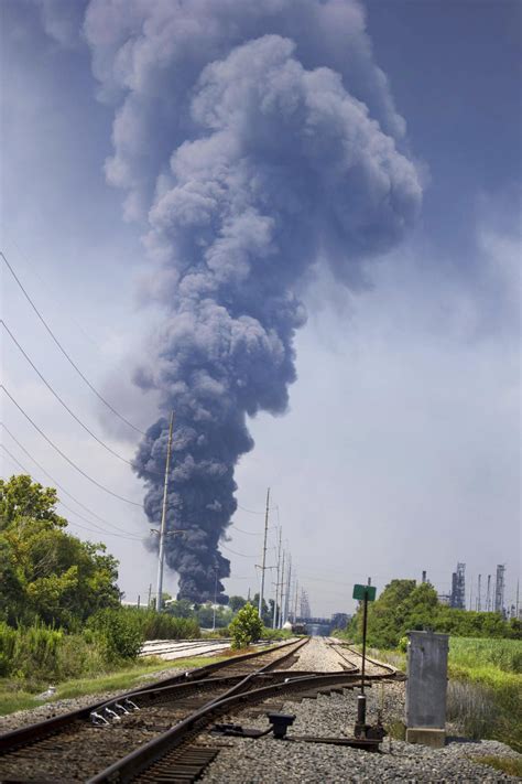 Fire at Louisiana oil refinery sends tower of black smoke into the air, but no injuries reported